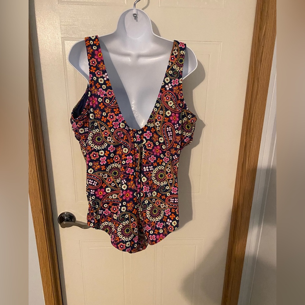 Lands' End Scoop Neck Tugless-Tank One-piece Swimsuit in Paisley & Flowe… - Picture 5 of 10